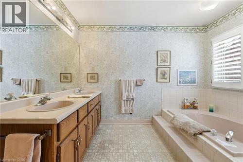 2320 Homer Drive, Burlington, ON - Indoor Photo Showing Bathroom