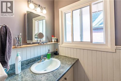 Bathroom with vanity - 62 Moore Avenue, Kitchener, ON - Indoor Photo Showing Bathroom