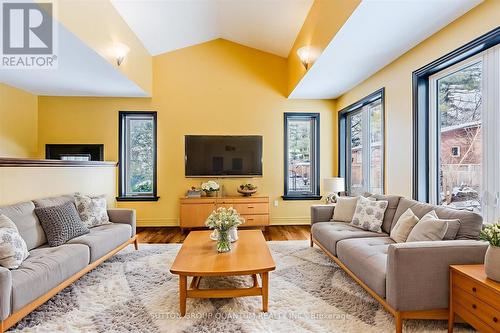 1273 Clarkson Road, Mississauga, ON - Indoor Photo Showing Living Room