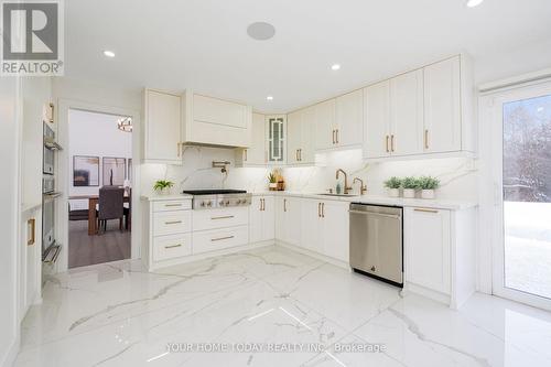 27 Chantelay Crescent, Halton Hills, ON - Indoor Photo Showing Kitchen With Upgraded Kitchen