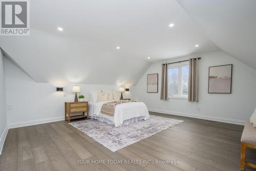 27 Chantelay Crescent, Halton Hills, ON - Indoor Photo Showing Bedroom