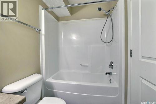 127 5059 James Hill Road, Regina, SK - Indoor Photo Showing Bathroom