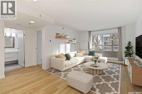 103 525 3Rd Avenue N, Saskatoon, SK - Indoor Photo Showing Living Room
