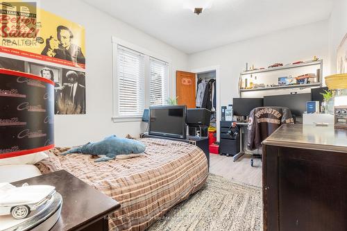 103 Haddon Avenue S, Hamilton, ON - Indoor Photo Showing Bedroom