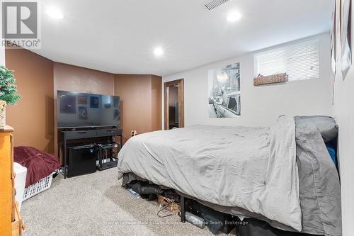 103 Haddon Avenue S, Hamilton, ON - Indoor Photo Showing Bedroom