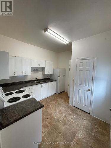 30 Mill Street W, Halton Hills (Ac Acton), ON - Indoor Photo Showing Kitchen With Double Sink