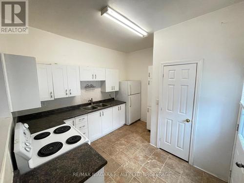 30 Mill Street W, Halton Hills (Ac Acton), ON - Indoor Photo Showing Kitchen With Double Sink
