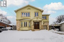 11 BELLVARE CRESCENT  Toronto, ON M1R 2M8