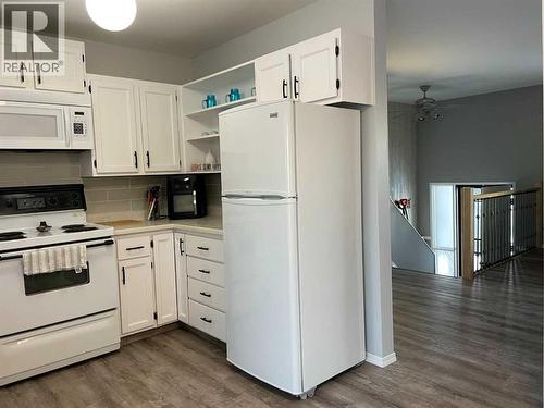 4516 45 Street, Rycroft, AB - Indoor Photo Showing Kitchen