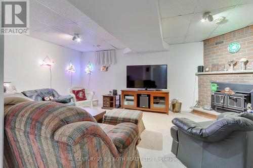 323 Hillside Drive, Mississauga, ON - Indoor Photo Showing Living Room With Fireplace