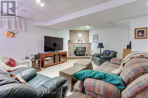 323 Hillside Drive, Mississauga, ON - Indoor Photo Showing Living Room With Fireplace