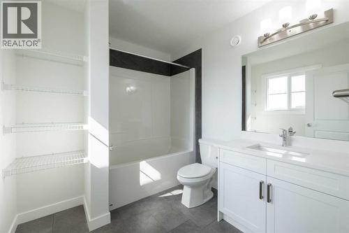14 Quartz Gate, Balzac, AB - Indoor Photo Showing Bathroom