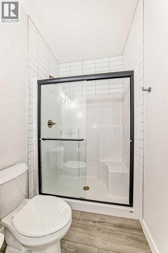 100 Corner Glen Manor Ne, Calgary, AB - Indoor Photo Showing Bathroom