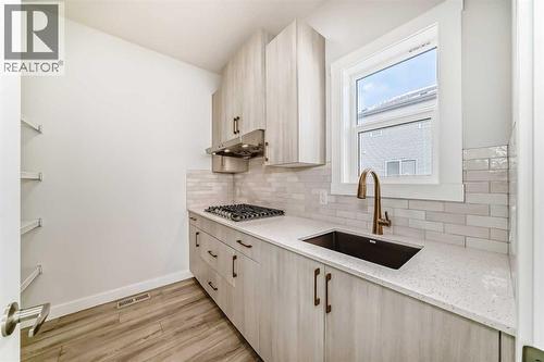 100 Corner Glen Manor Ne, Calgary, AB - Indoor Photo Showing Kitchen