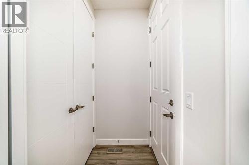 100 Corner Glen Manor Ne, Calgary, AB - Indoor Photo Showing Other Room