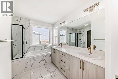 100 Corner Glen Manor Ne, Calgary, AB - Indoor Photo Showing Bathroom