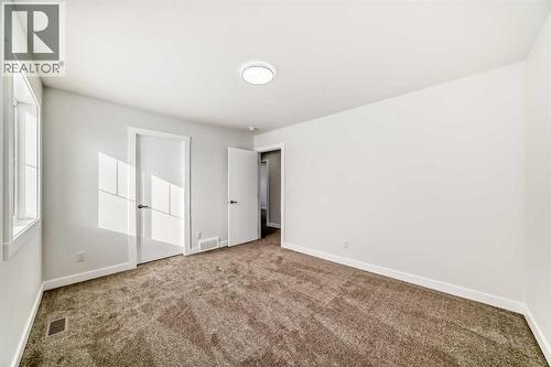100 Corner Glen Manor Ne, Calgary, AB - Indoor Photo Showing Other Room