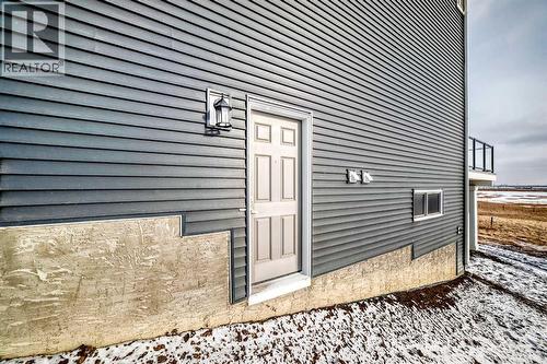 100 Corner Glen Manor Ne, Calgary, AB - Outdoor