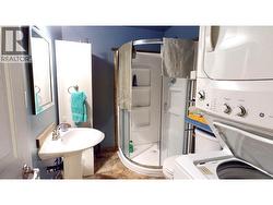 Suite bathroom and laundry - 