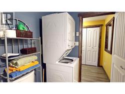 Suite bathroom and laundry - 