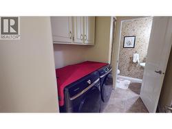 Laundry ad 1/2 bath - 
