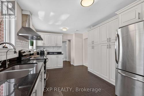 2 Gladiator Road, Markham, ON - Indoor Photo Showing Kitchen With Double Sink With Upgraded Kitchen