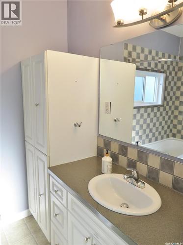 1506 E Avenue N, Saskatoon, SK - Indoor Photo Showing Bathroom