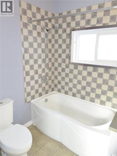 1506 E Avenue N, Saskatoon, SK - Indoor Photo Showing Bathroom