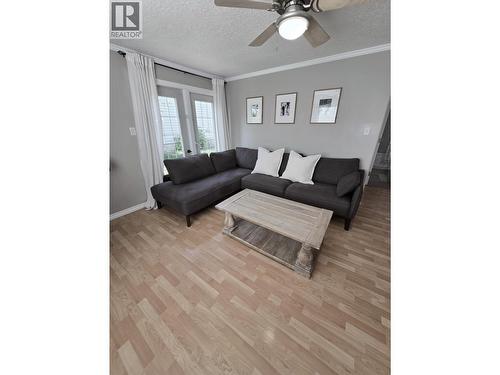 8224 99 Avenue, Fort St. John, BC - Indoor Photo Showing Living Room