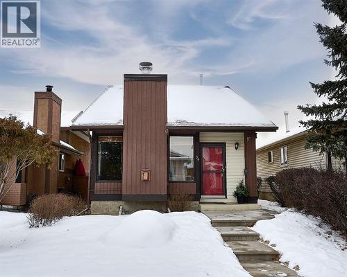 34 Woodglen Crescent SW  Calgary, AB T2W 4Y8