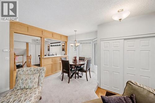 34 Woodglen Crescent Sw, Calgary, AB - Indoor Photo Showing Dining Room