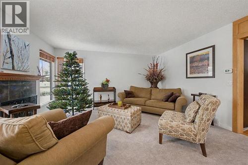 34 Woodglen Crescent Sw, Calgary, AB - Indoor Photo Showing Living Room