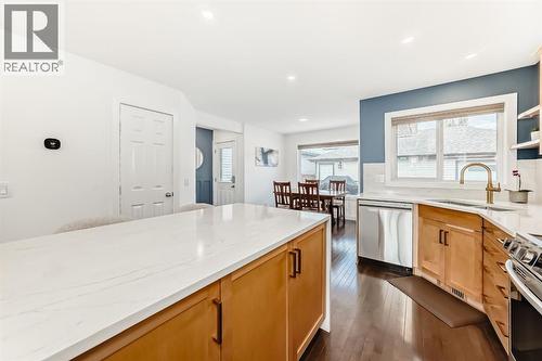 182 Sunset Heights, Cochrane, AB - Indoor Photo Showing Kitchen