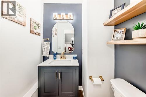 182 Sunset Heights, Cochrane, AB - Indoor Photo Showing Bathroom