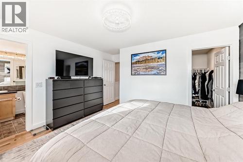 182 Sunset Heights, Cochrane, AB - Indoor Photo Showing Bedroom