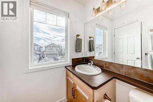 182 Sunset Heights, Cochrane, AB - Indoor Photo Showing Bathroom