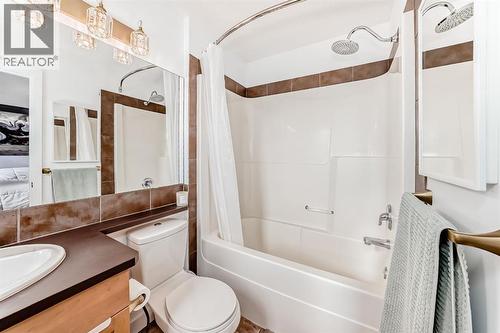 182 Sunset Heights, Cochrane, AB - Indoor Photo Showing Bathroom