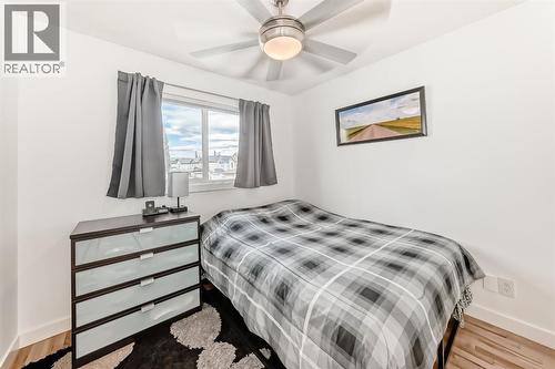 182 Sunset Heights, Cochrane, AB - Indoor Photo Showing Bedroom
