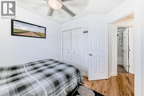 182 Sunset Heights, Cochrane, AB - Indoor Photo Showing Bedroom