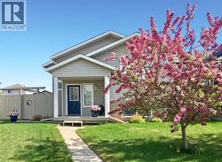 30 Pinnacle Grove  Grande Prairie, AB T8W 2Z2