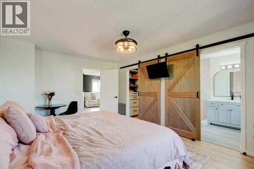 15 Chaparral Crescent Se, Calgary, AB - Indoor Photo Showing Bedroom