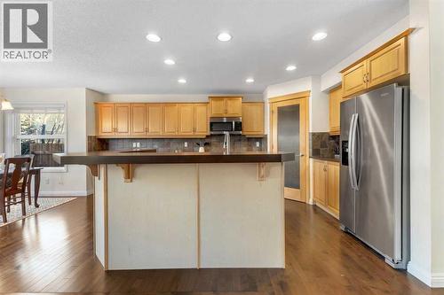 29 Sunset Close, Cochrane, AB - Indoor Photo Showing Kitchen