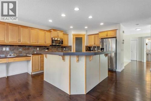 29 Sunset Close, Cochrane, AB - Indoor Photo Showing Kitchen