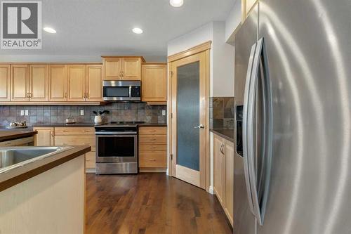 29 Sunset Close, Cochrane, AB - Indoor Photo Showing Kitchen
