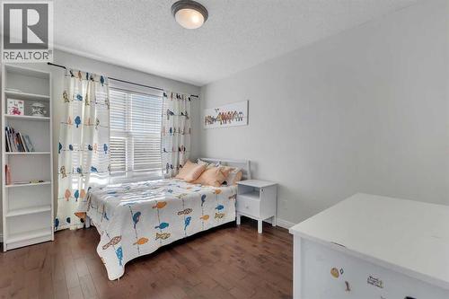 29 Sunset Close, Cochrane, AB - Indoor Photo Showing Bedroom