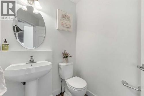 29 Sunset Close, Cochrane, AB - Indoor Photo Showing Bathroom