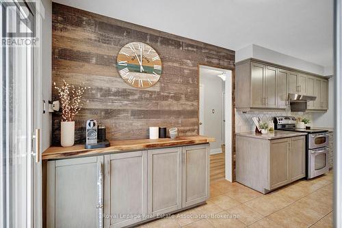 23 Madrid Crescent, Brampton, ON - Indoor Photo Showing Kitchen