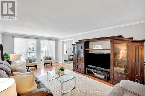 23 Madrid Crescent, Brampton, ON - Indoor Photo Showing Living Room