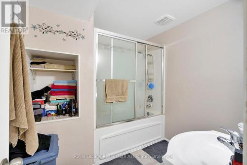 23 Madrid Crescent, Brampton, ON - Indoor Photo Showing Bathroom