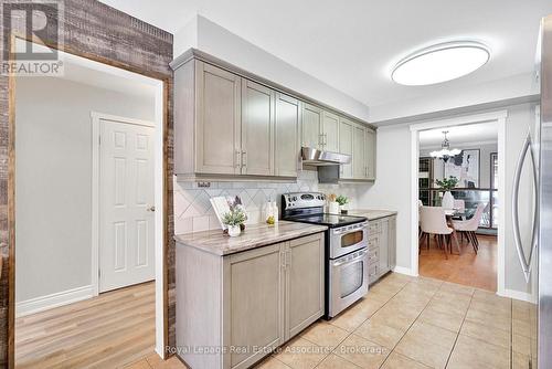 23 Madrid Crescent, Brampton, ON - Indoor Photo Showing Kitchen
